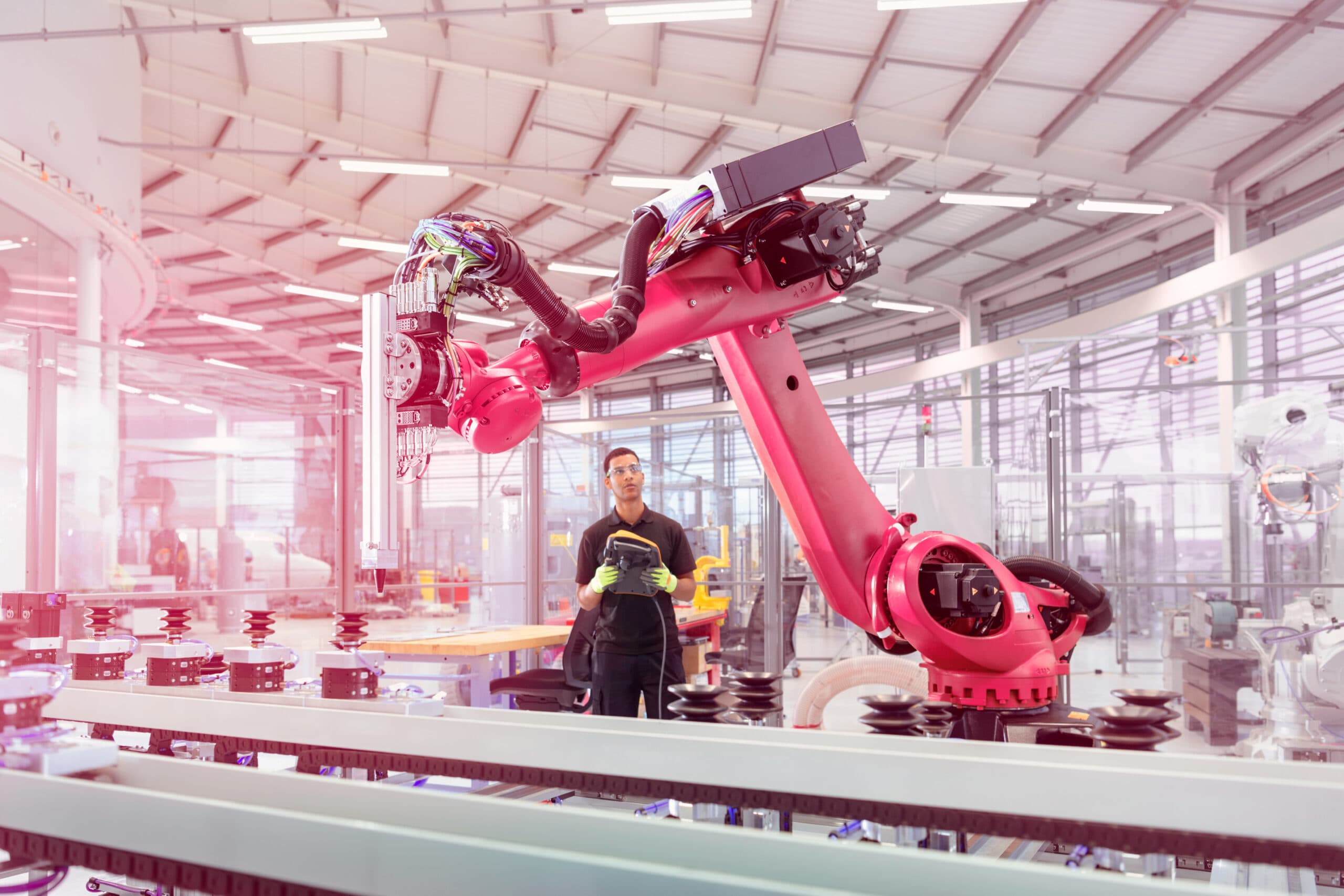La fabbrica del futuro non si ferma