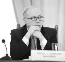 Ángel J. Sánchez Navarro